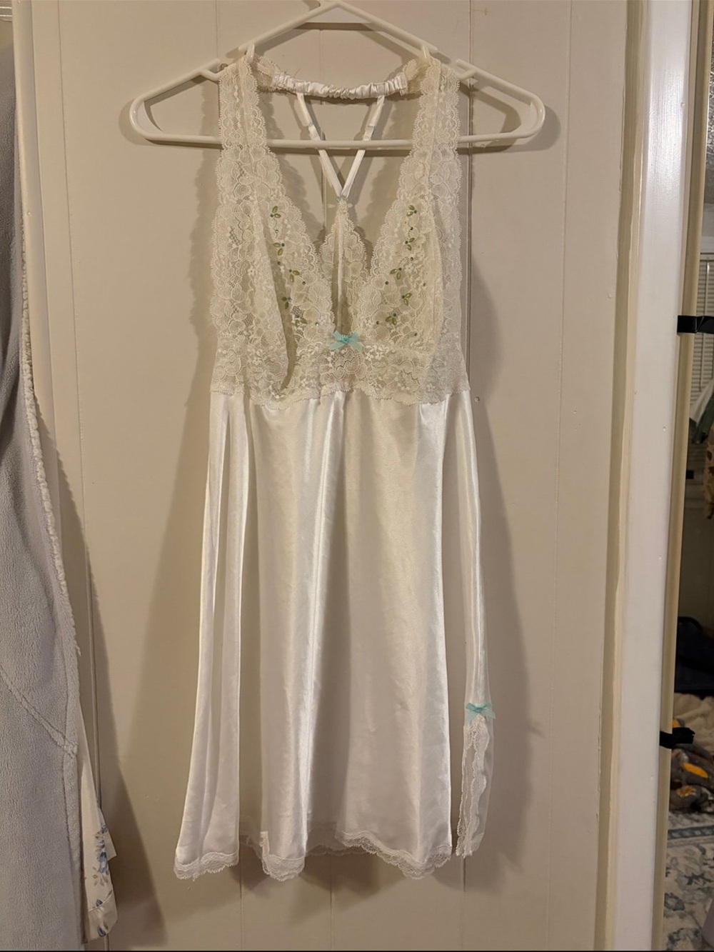 VICTORIAS SECRET Lace Trim Satin Nightdress in Ivory